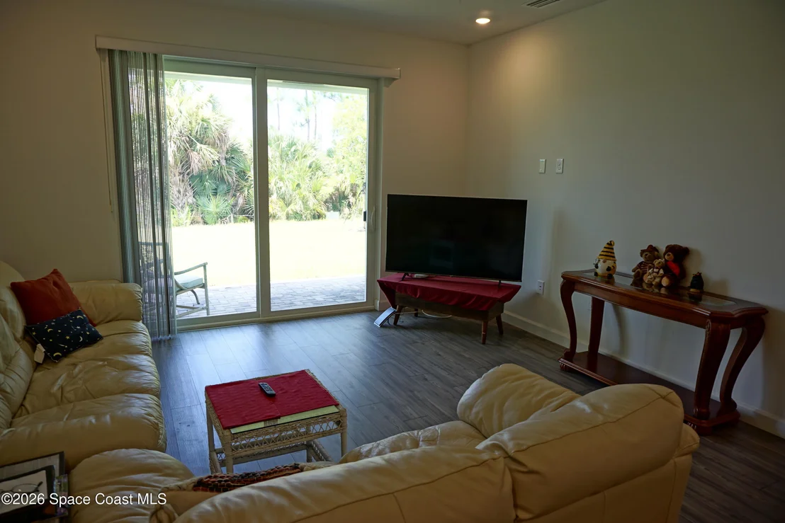 Photo of 1916 Cerulean Drive NW
