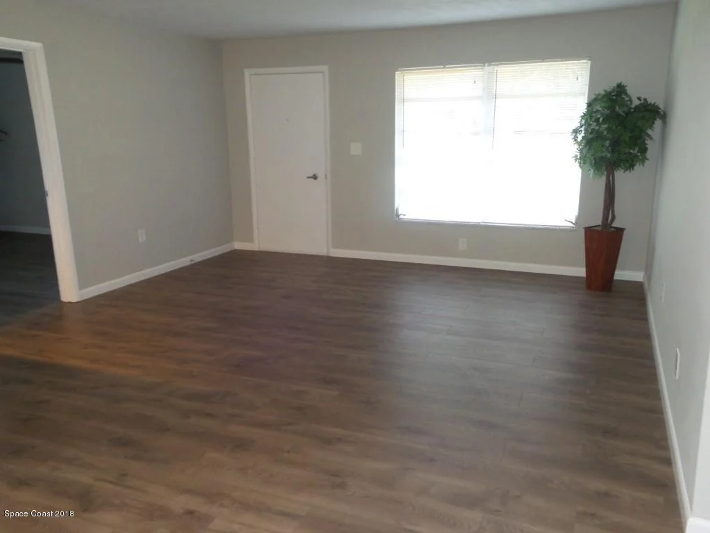 Photo of 1577 Queen Terrace