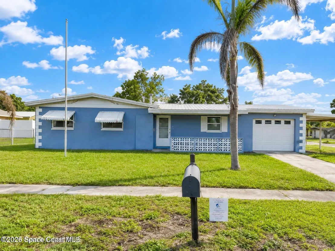 Photo of 1405 E Stetson Drive E