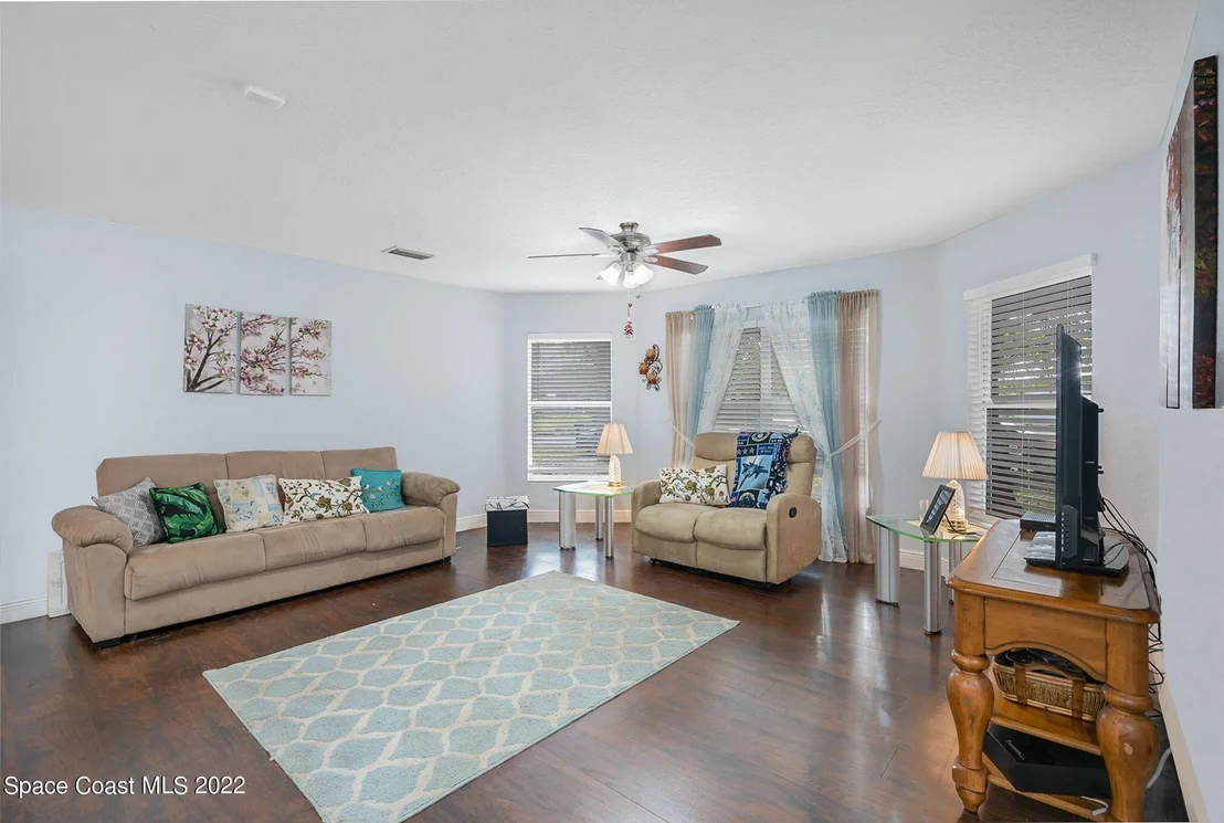Photo of 1137 Scyphers Street NE