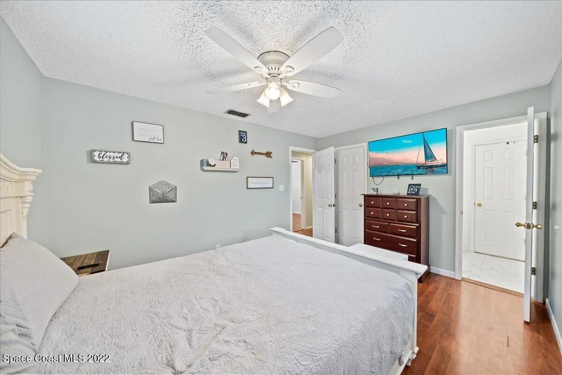 Photo of 6045 Aires Avenue