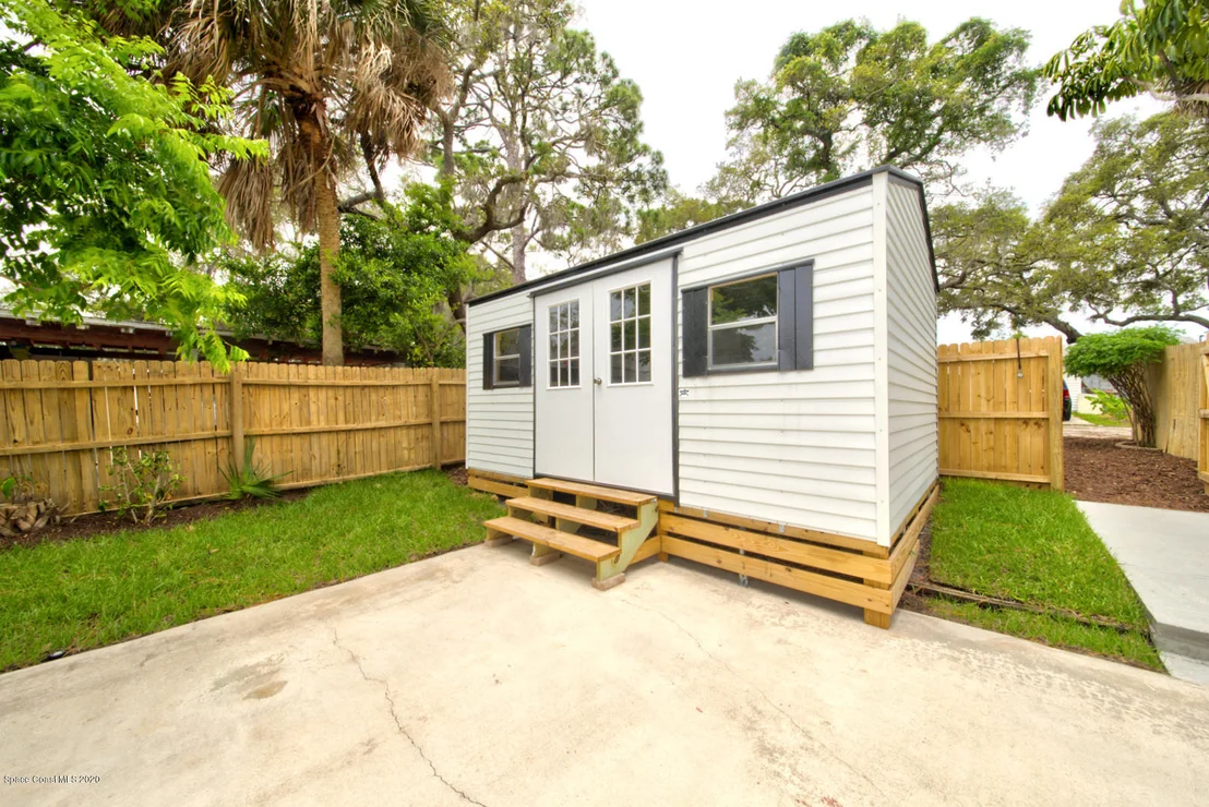 Photo of 1882 Pineapple Avenue