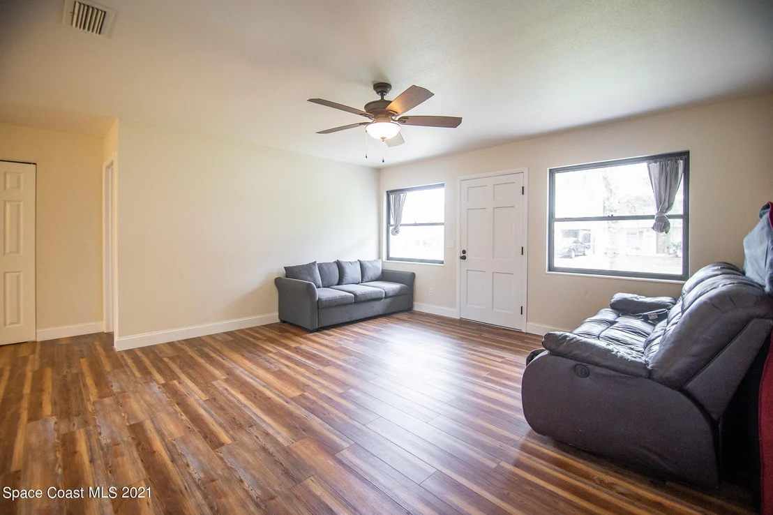 Photo of 2455 Lakeview Drive