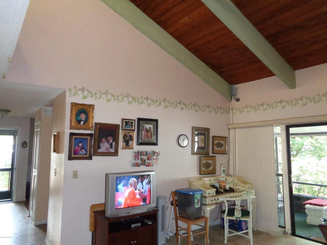 Photo of 425 Willow Tree Drive