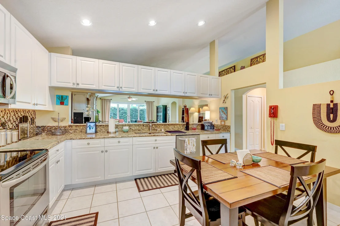 Photo of 992 Carriage Hill Road