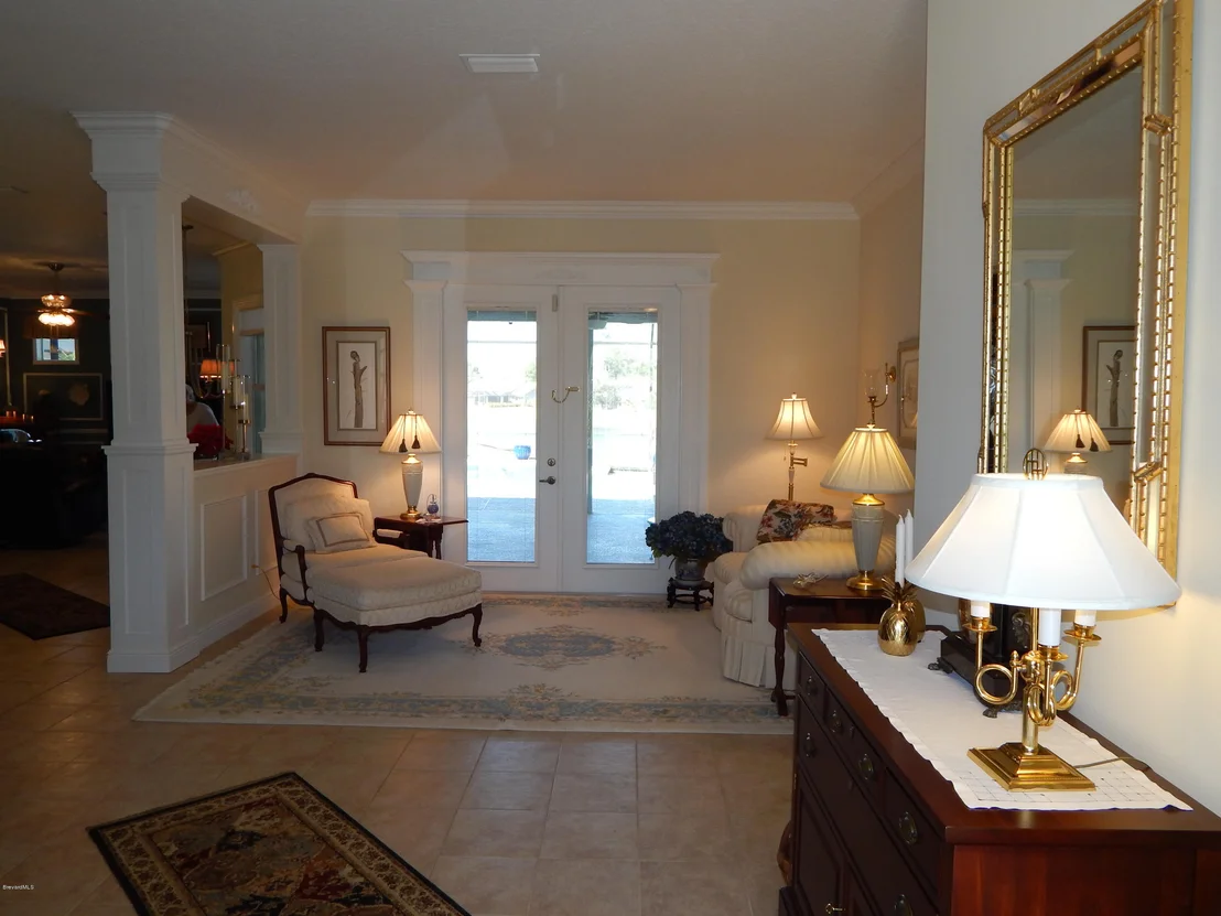 Photo of 211 SE Devlin Court