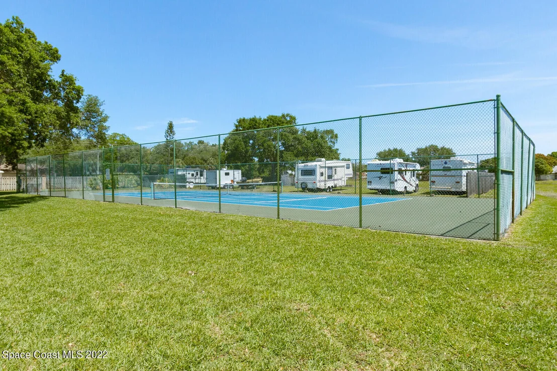 Photo of 925 Whisperoak Drive