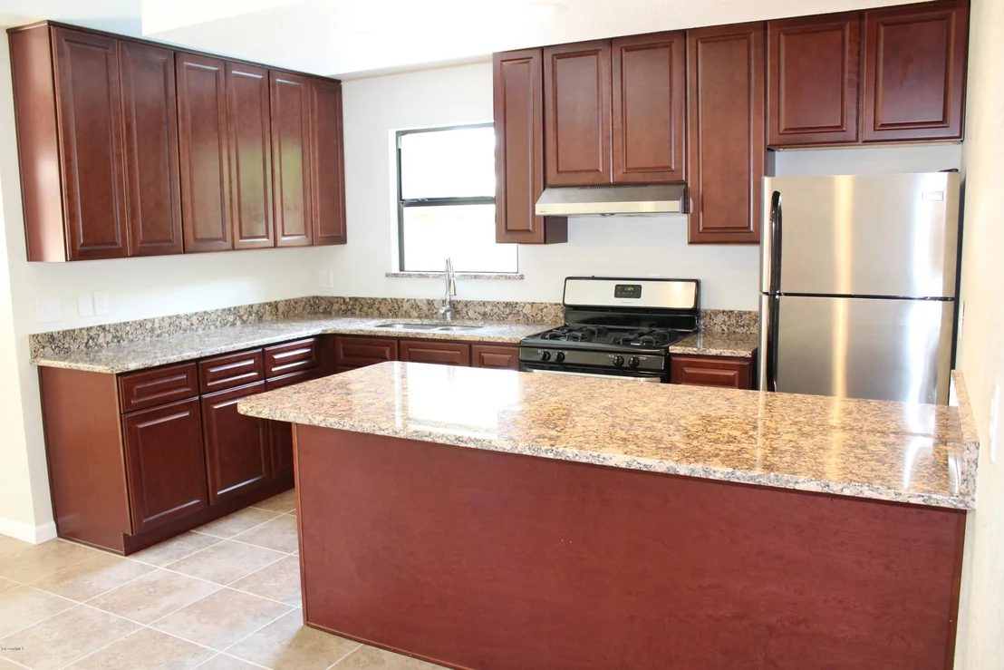 Photo of 1833 Oakwood