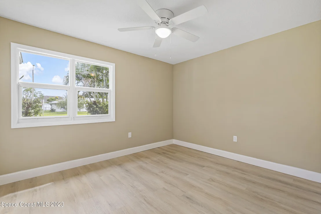 Photo of 1070 Mariposa Drive NE