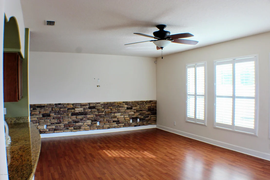 Photo of 1475 Talon Way