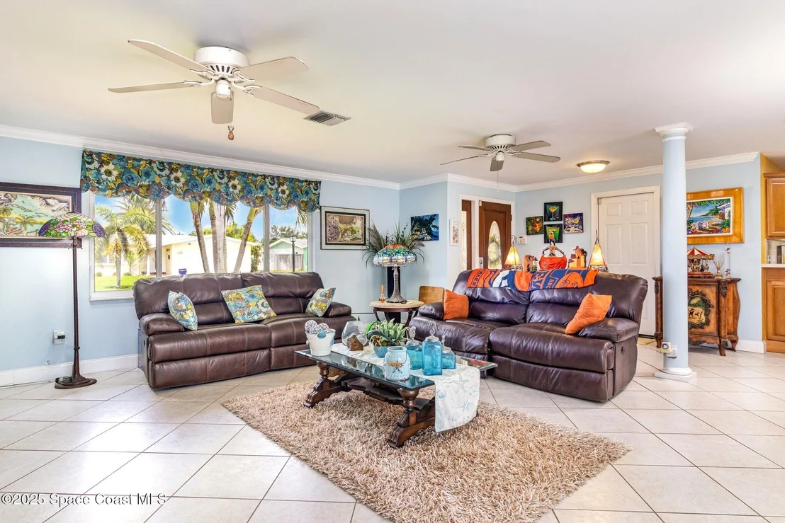 Photo of 425 Sparrow Drive