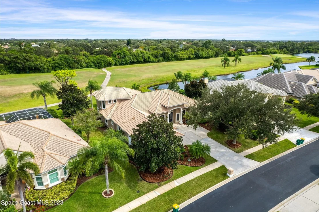 Photo of 915 Chatsworth Drive