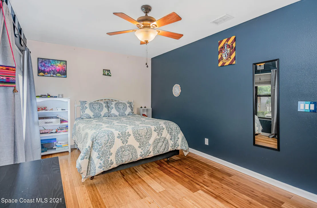 Photo of 215 Dryden Circle