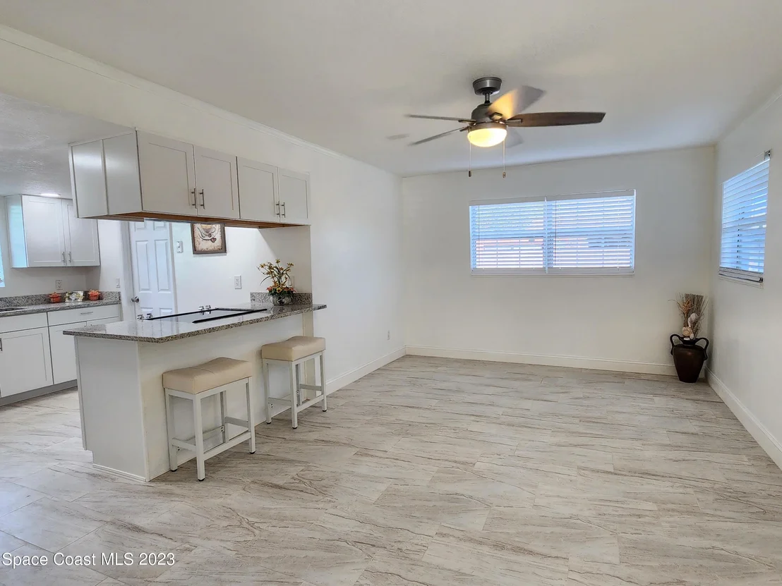 Photo of 581 Oxford Avenue