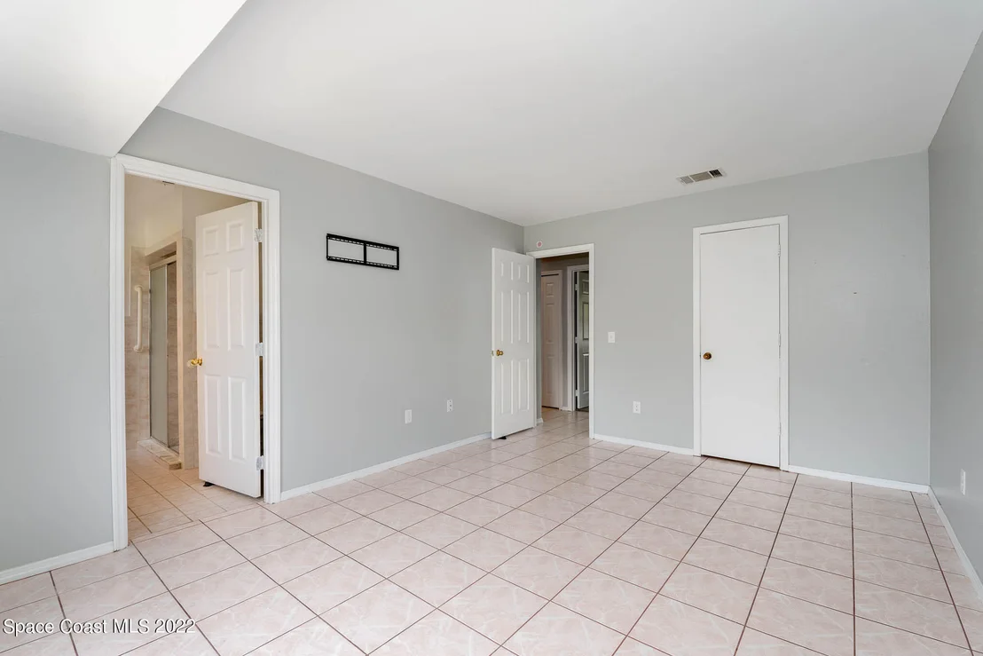Photo of 1081 Mariposa Drive NE
