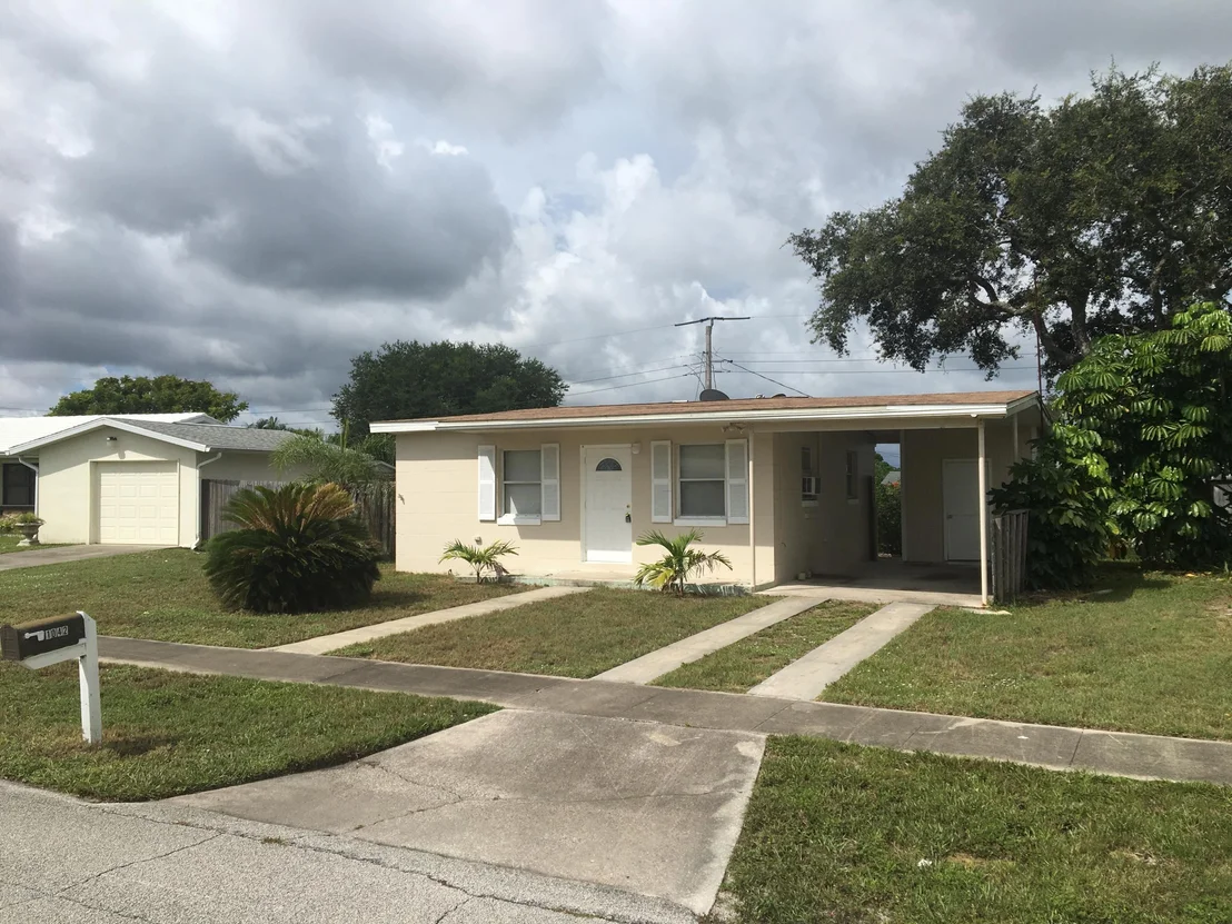 Photo of 1042 Cable Lane NE
