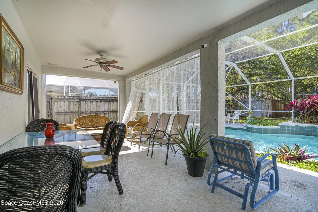 Photo of 1249 White Oak Circle