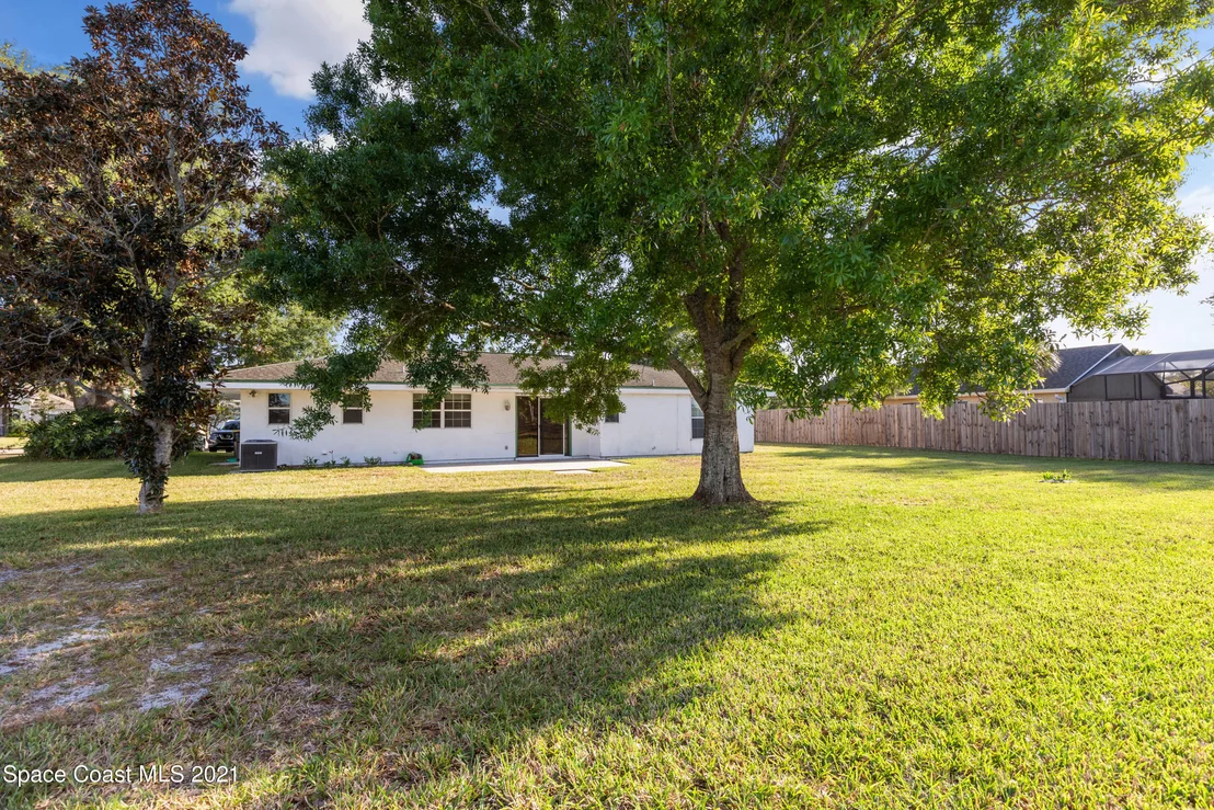 Photo of 859 Riviera Drive NE