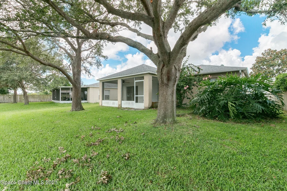 Photo of 1125 White Oak Circle