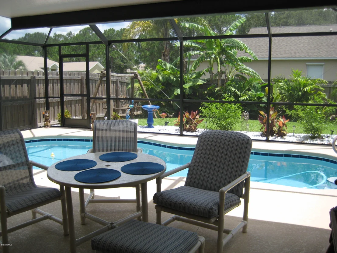 Photo of 732 SE Waterside Road