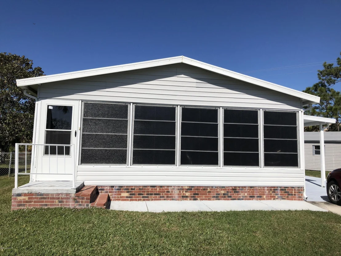 Photo of 2303 Coconut Palm Drive NE