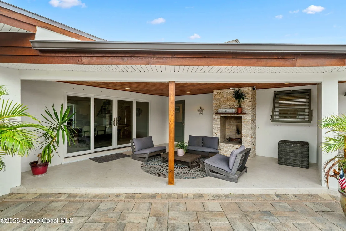 Photo of 207 Riverside Drive