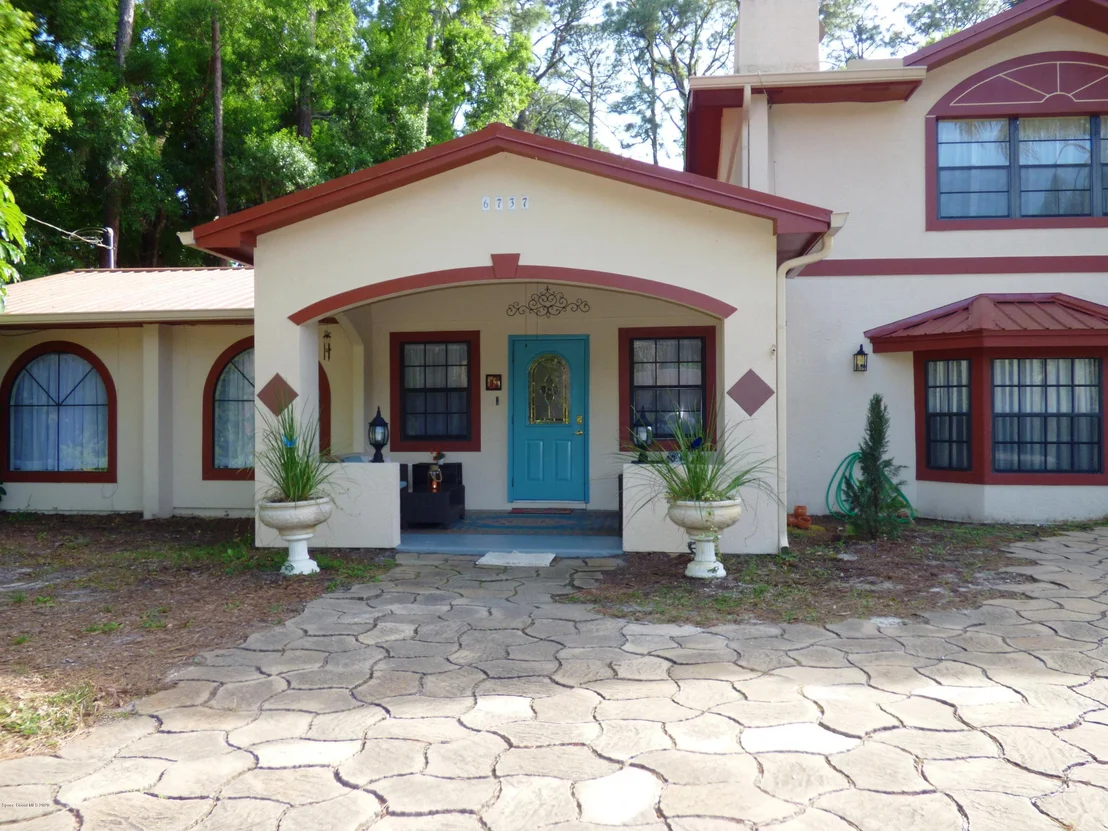 Photo of 6737 Sheridan Road