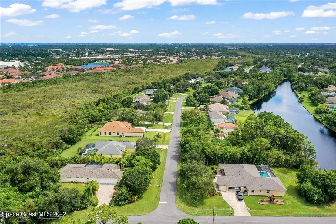Photo of 4523 Long Lake Road