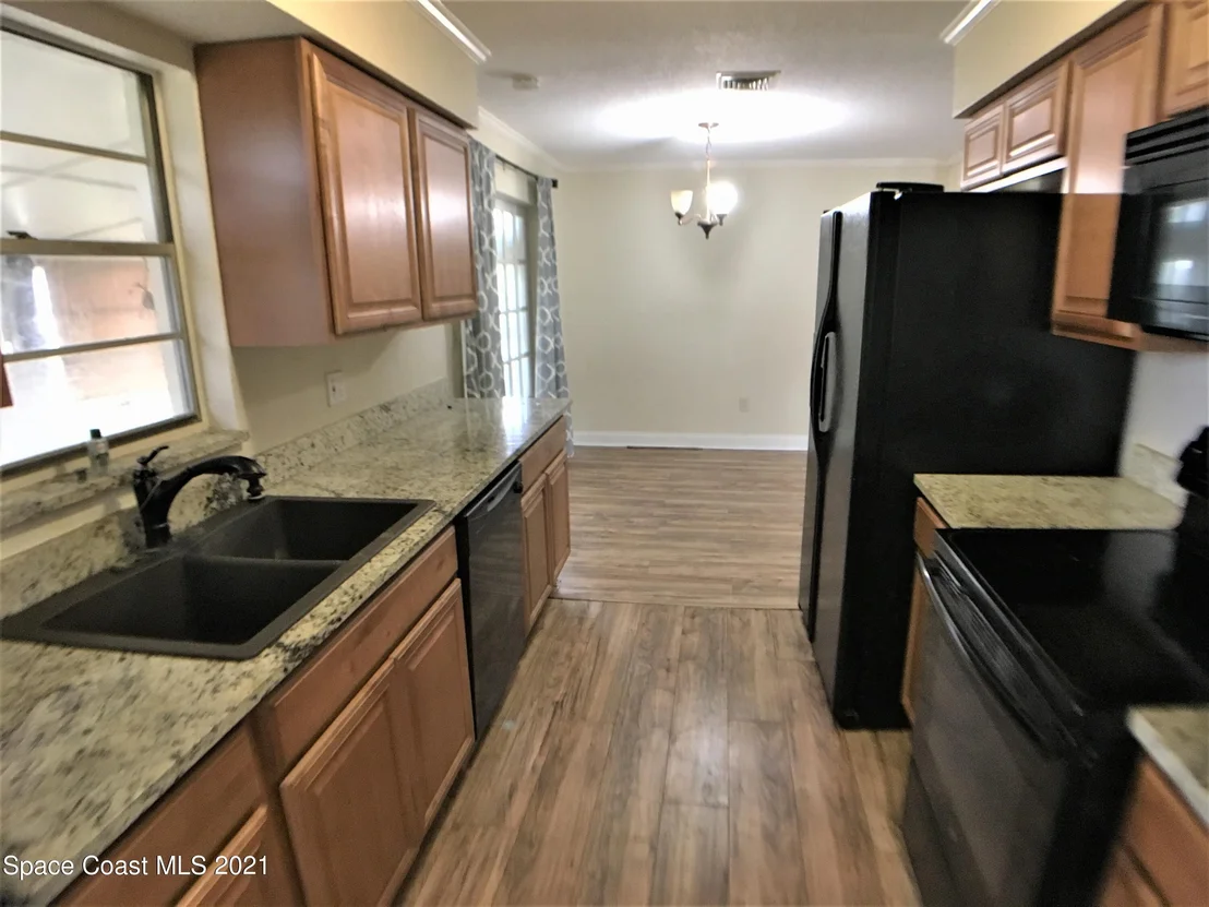 Photo of 2468 Victor Road