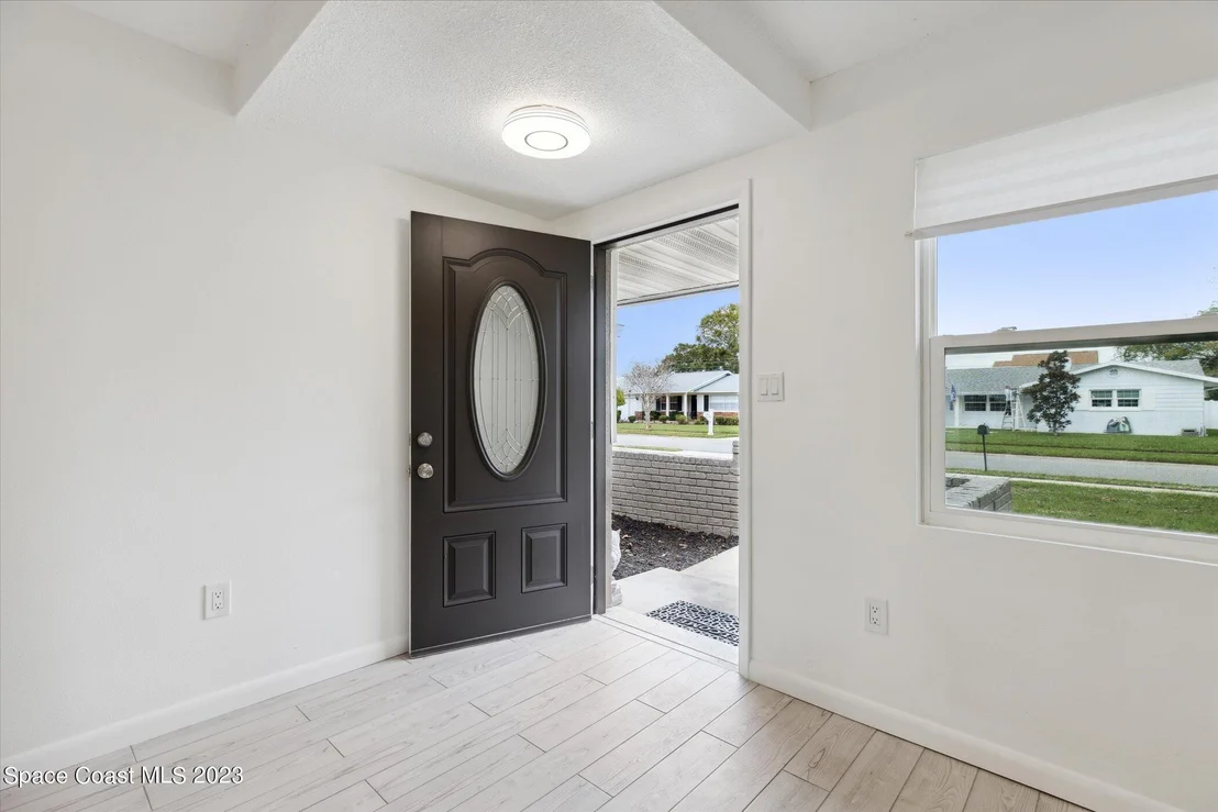 Photo of 885 Kings Post Road