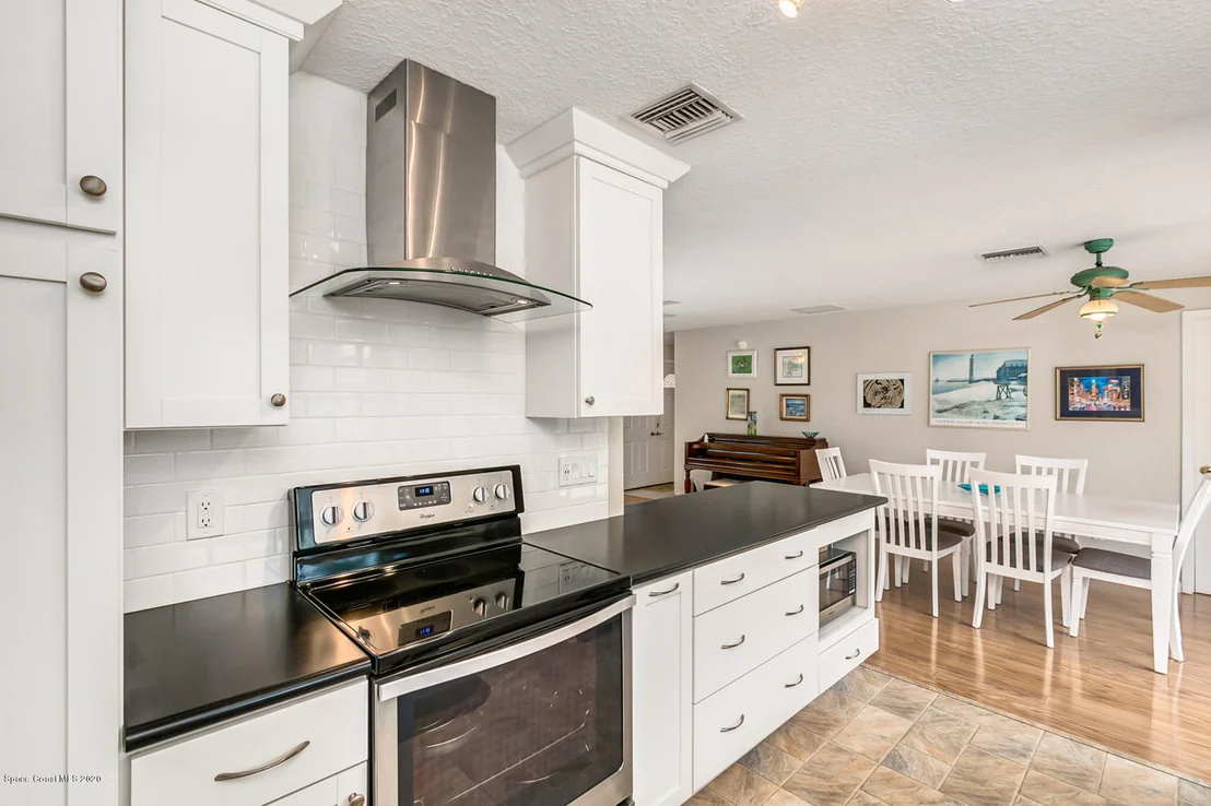 Photo of 565 Seabreeze Drive