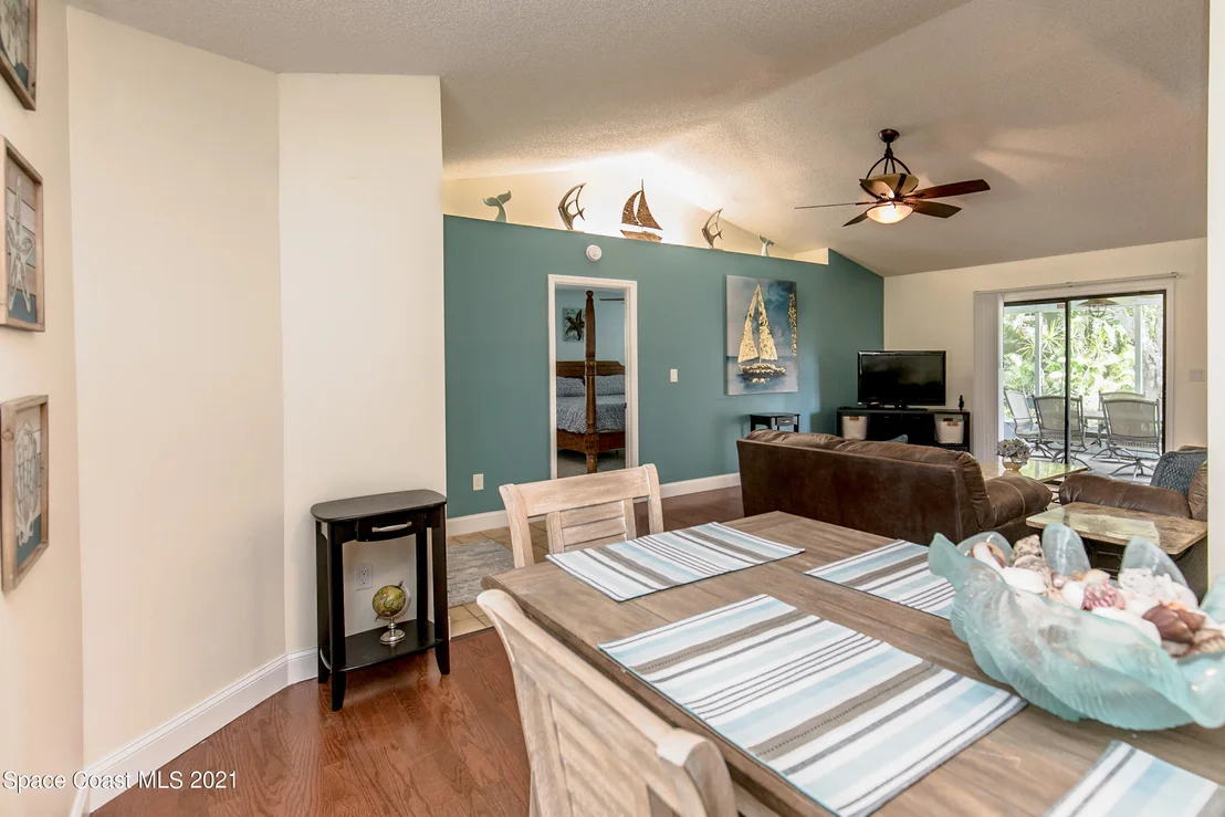 Photo of 949 Streamlet Ave Avenue