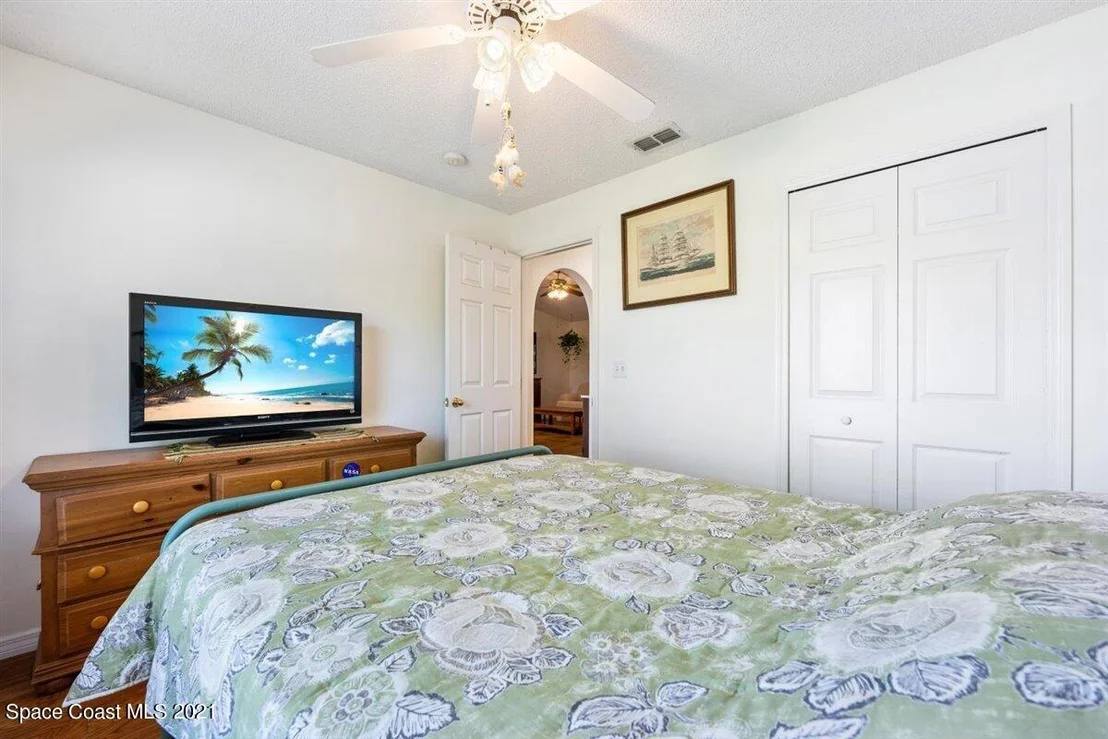 Photo of 1209 White Oak Circle