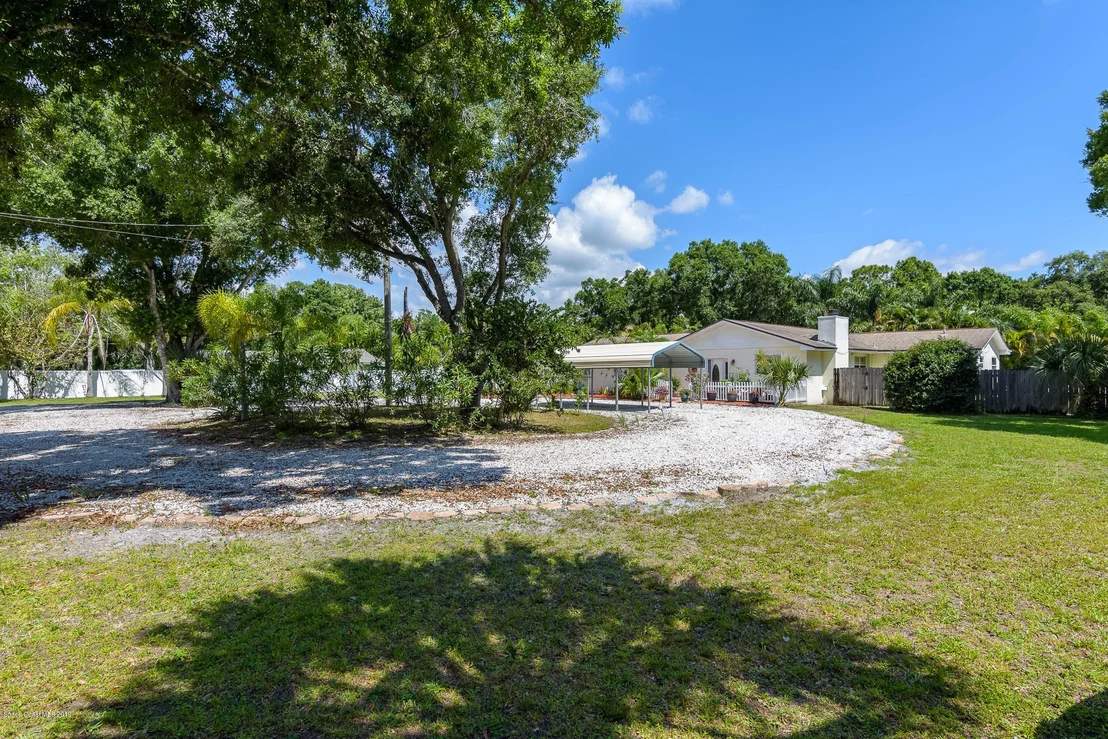 Photo of 1390 Hall Road