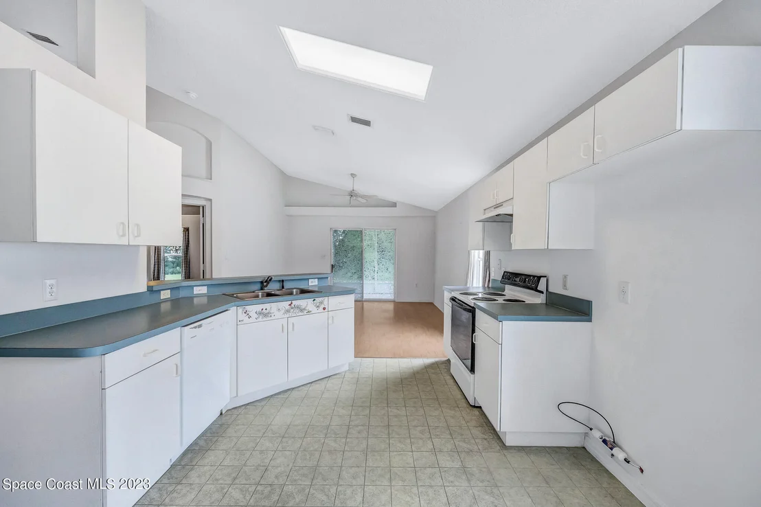 Photo of 958 Pine Creek Circle NE