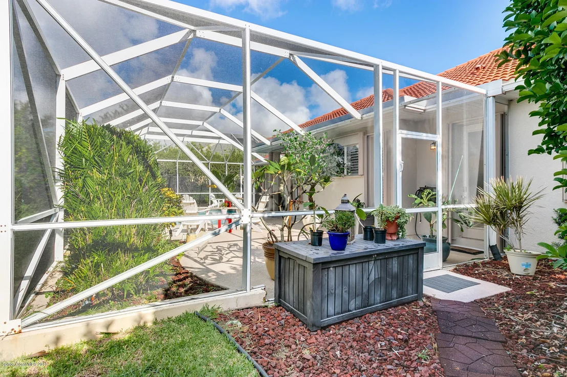 Photo of 824 Chatsworth Drive