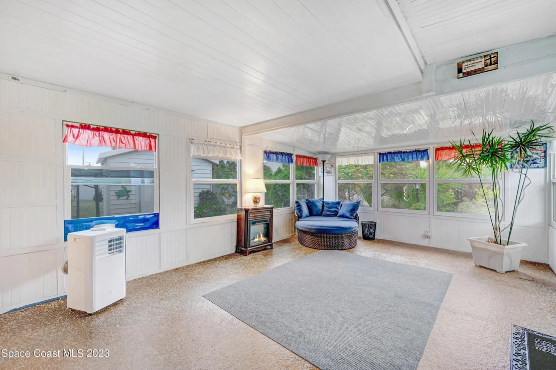Photo of 2311 Coconut Palm Drive NE