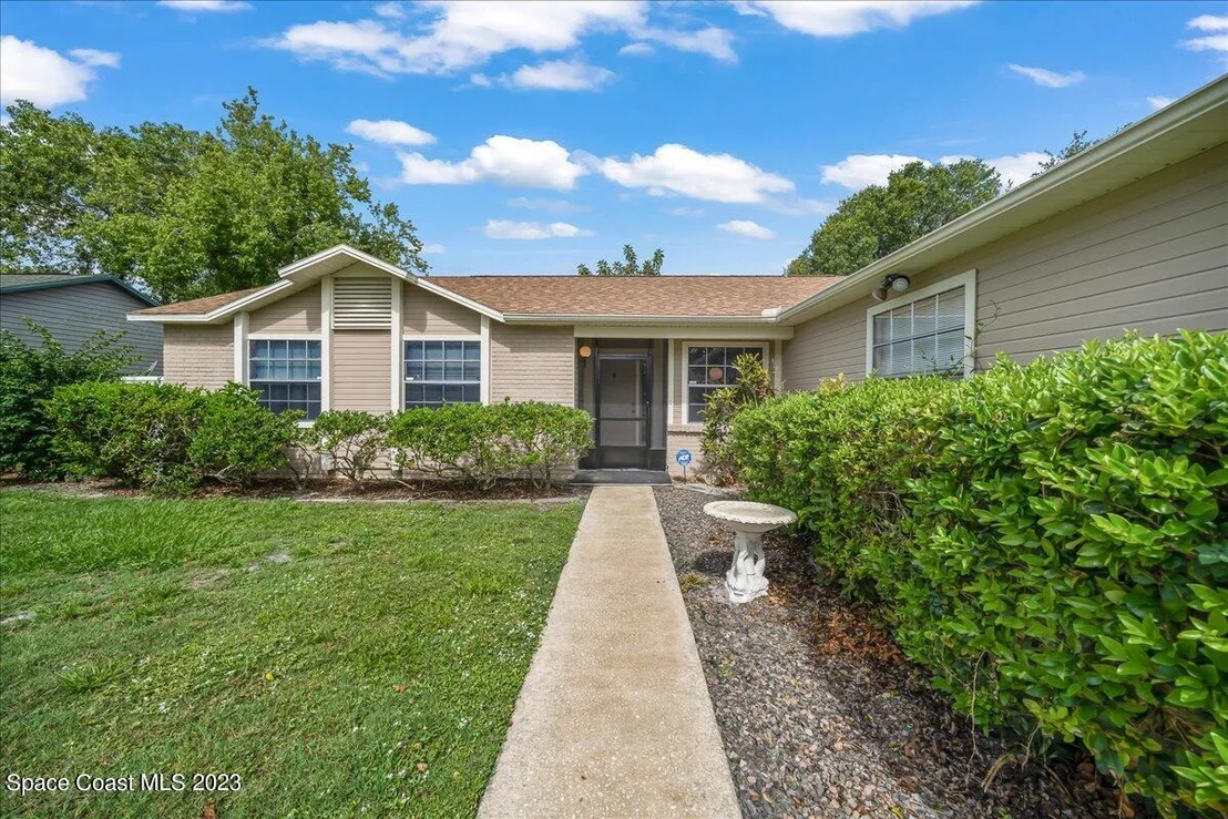 Photo of 809 Pine Valley Court