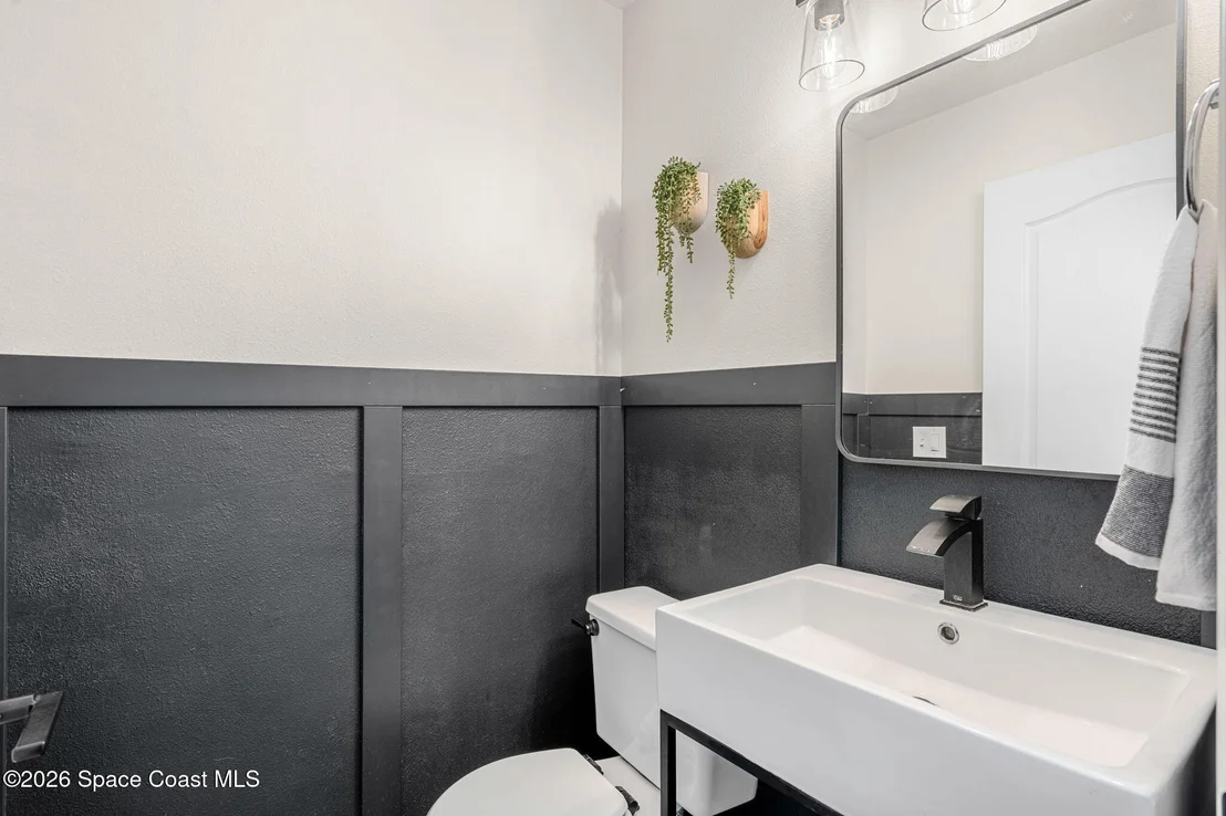 Photo of 619 Ashbury Avenue