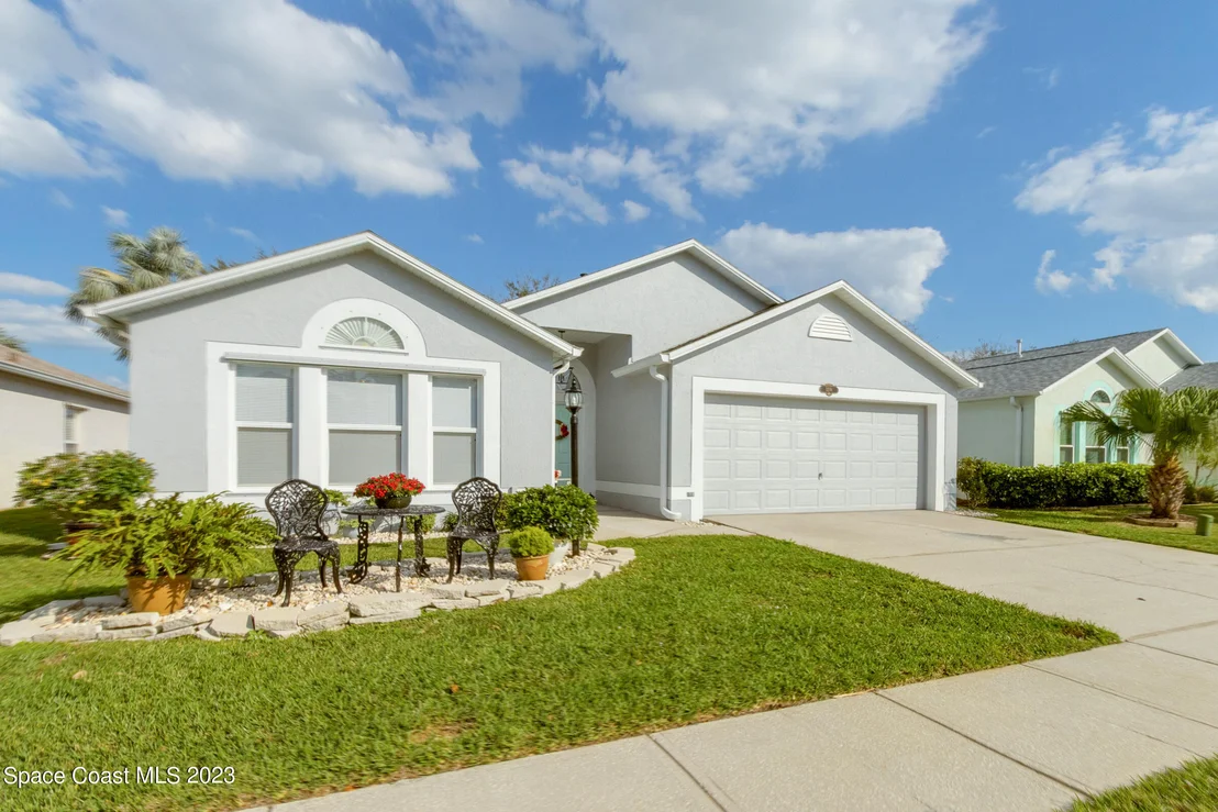 Photo of 1218 White Oak Circle