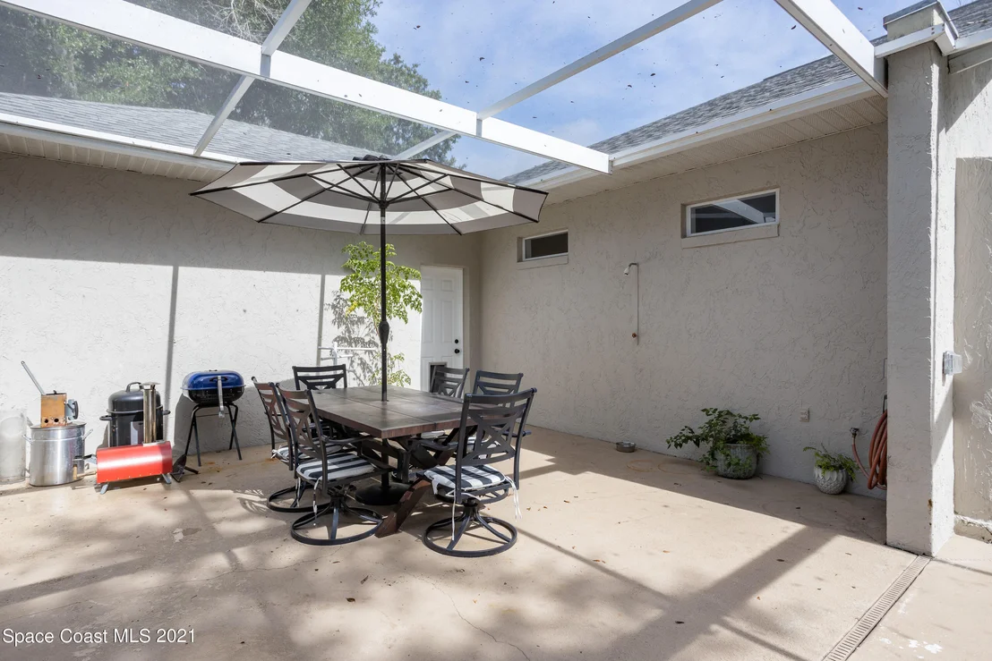 Photo of 2209 Royal Oaks Drive