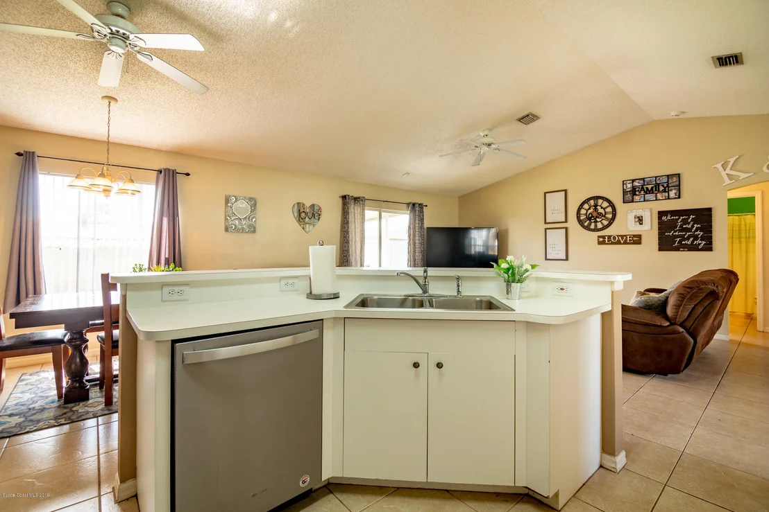 Photo of 5585 Flint Road