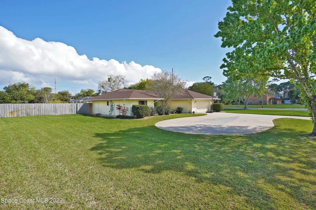 Photo of 1814 Oak Drive N