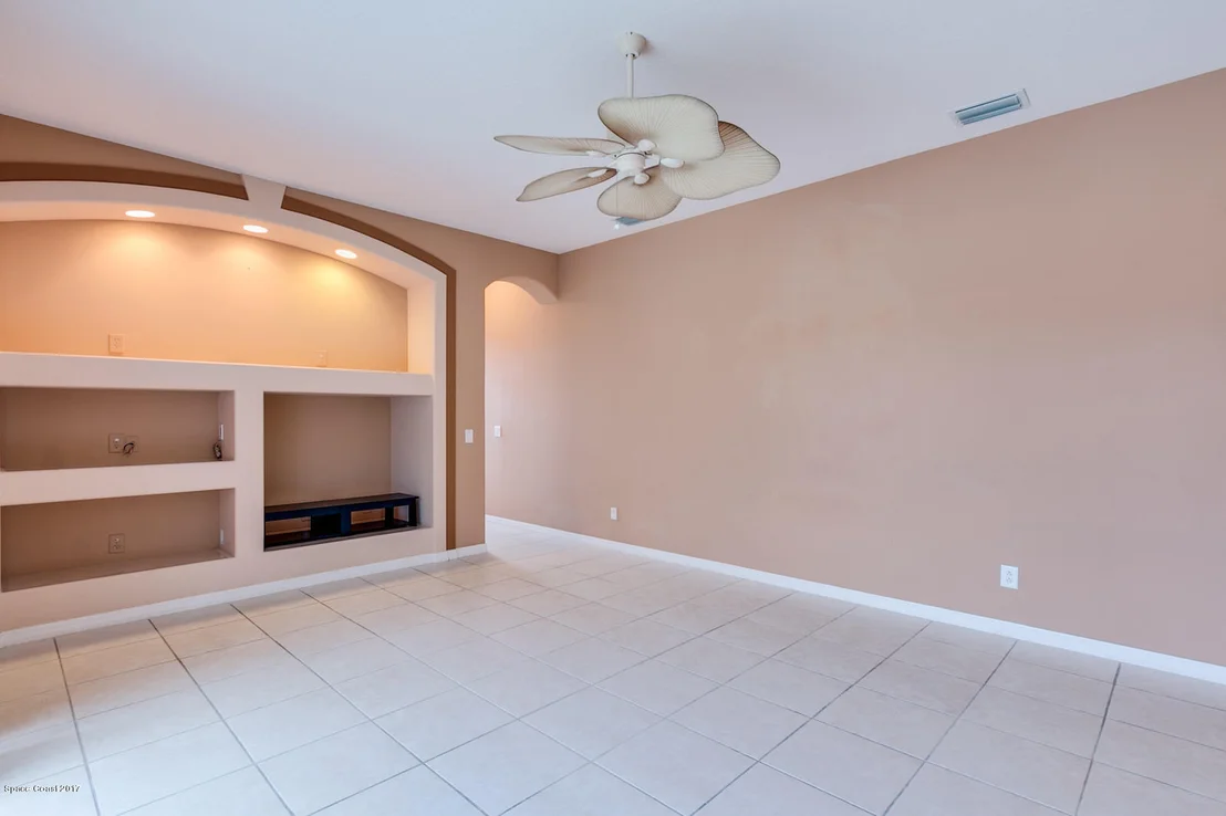 Photo of 3637 Peninsula Circle