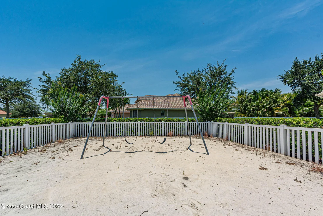 Photo of 585 Caroline Drive
