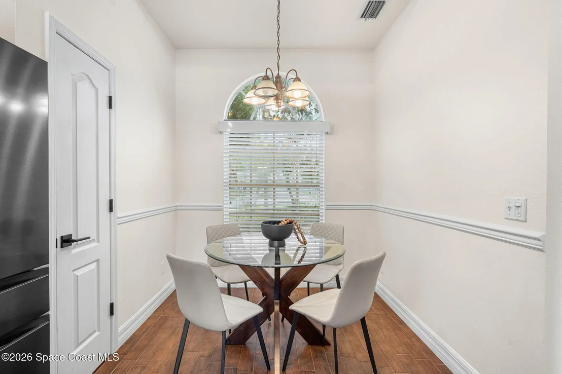 Photo of 619 Ashbury Avenue