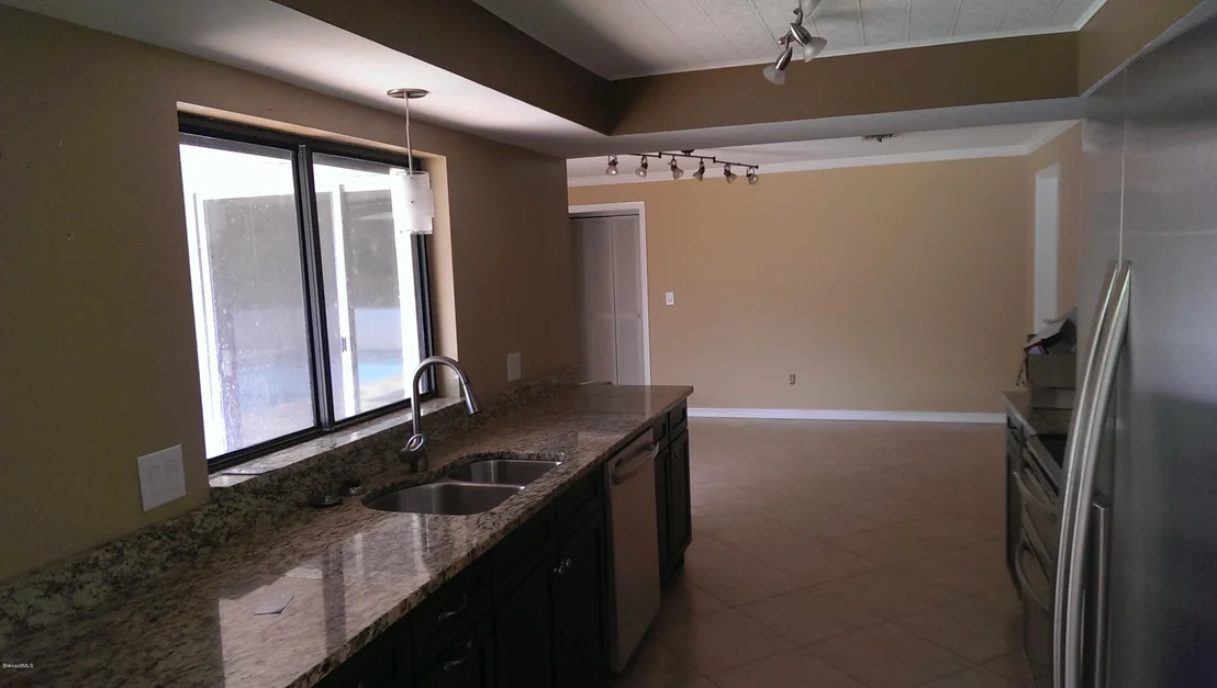 Photo of 521 W Riviera Boulevard
