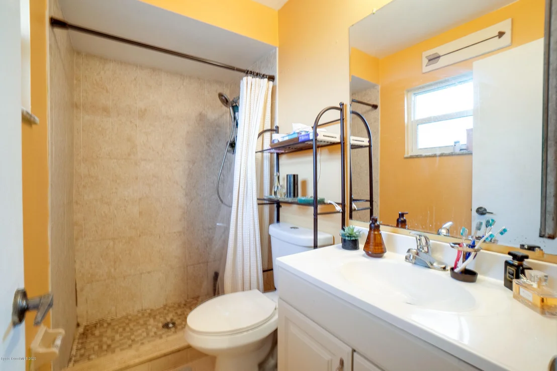 Photo of 1266 NE Cabot Drive NE