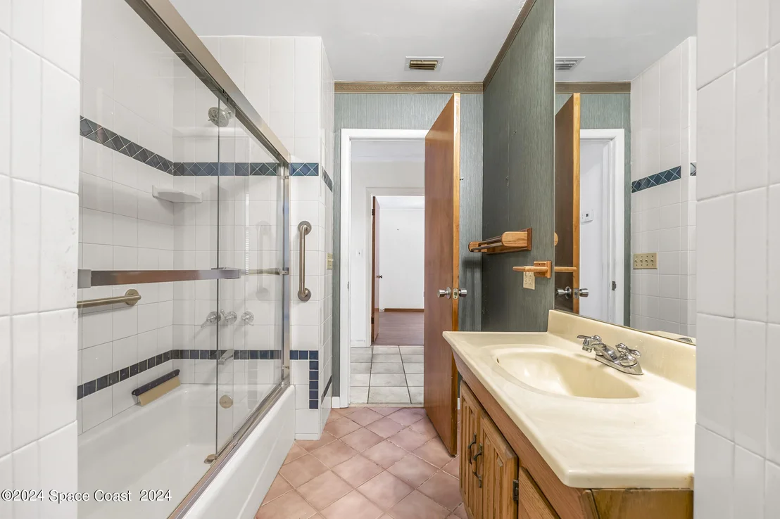 Photo of 319 Howard Lane