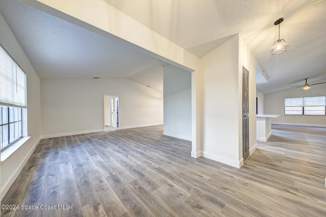 Photo of 5190 Falcon Boulevard